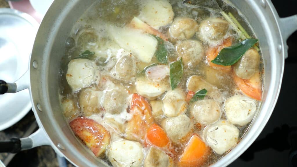 ต้มยําปลากระพง ใส่เห็ด